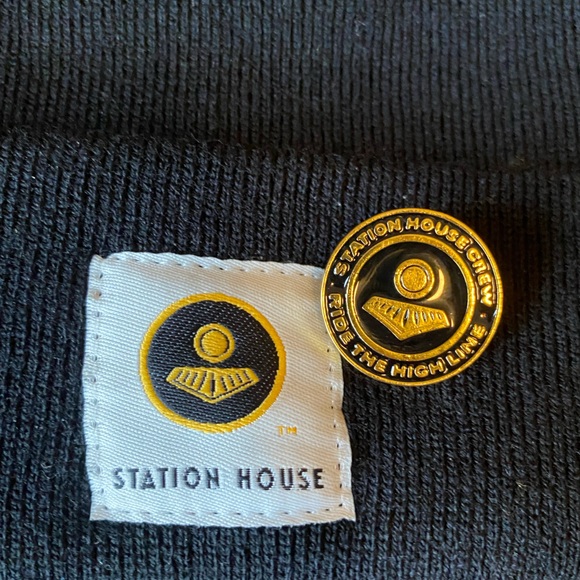 Station House Weed Cannabis Brand beanie with metal pin - Picture 3 of 3
